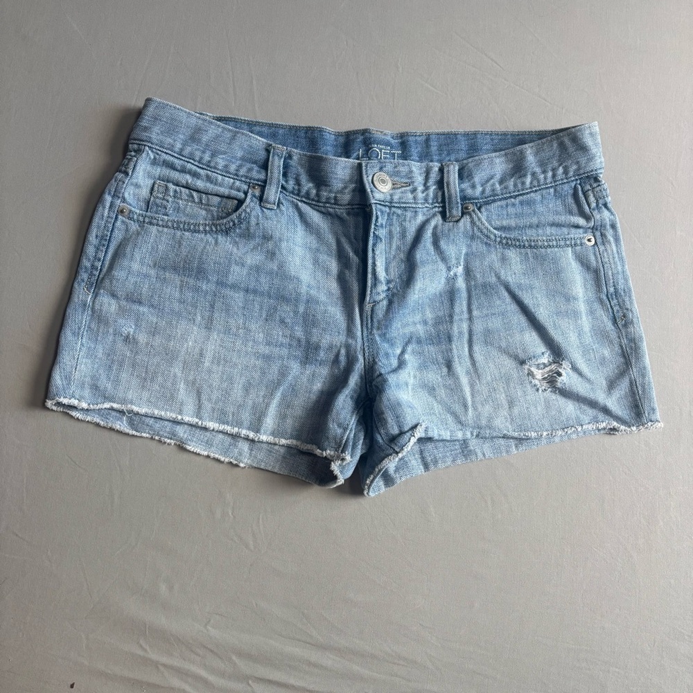 LOFT Light wash demim Jean Shorts 27/4 10"